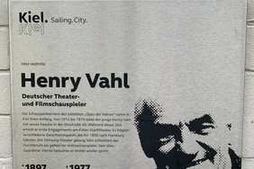 Neue Gedenktafel für Henry Vahl in Gaarden